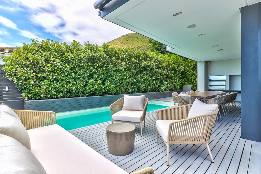 6 Bedroom Property for Sale in Fresnaye Western Cape